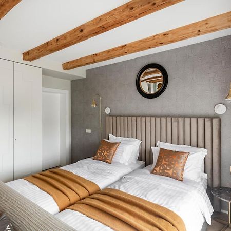 Suite With Private Bathroom At Three Bedroom Interwar Villa Grabyte With Daily Spaces To Share By Pine Forest On The Bank Of The River- 8Min By Car From Old Town Каунас Экстерьер фото